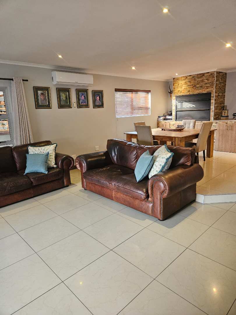 To Let 4 Bedroom Property for Rent in Kamma Heights Eastern Cape
